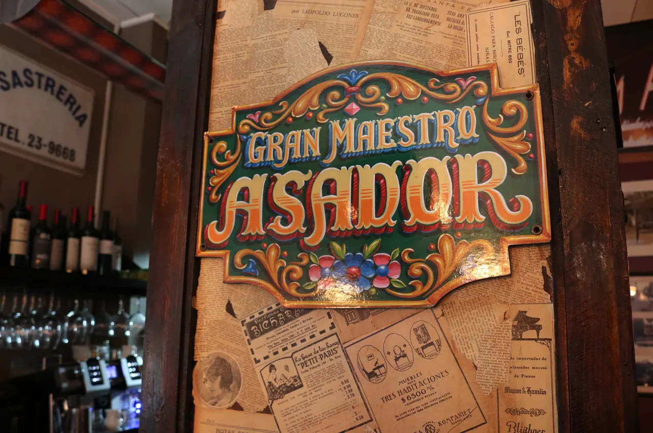 Detalle del cartel del Gran Maestro Asador